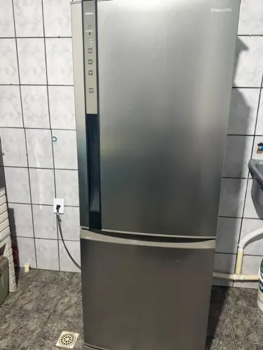 Geladeira com freezer invertido 