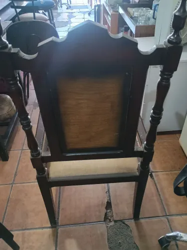 Cadeira estilo colonial antiga