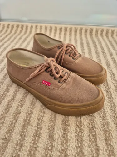 Tenis Redley semi novo