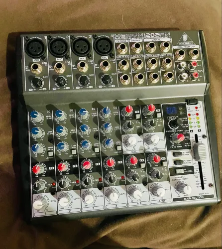 Mesa de Som Xenyx 1202FX