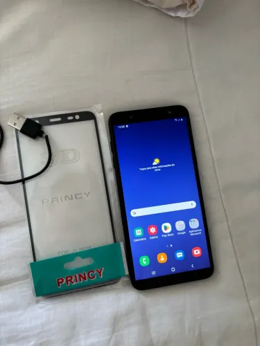 Celular J8