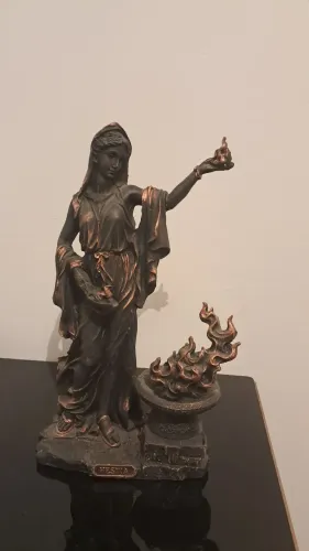 Estátua Hestia