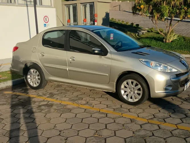 Peugeot 207 Sedan Allure 1.4 Flex 8V 4P 2014