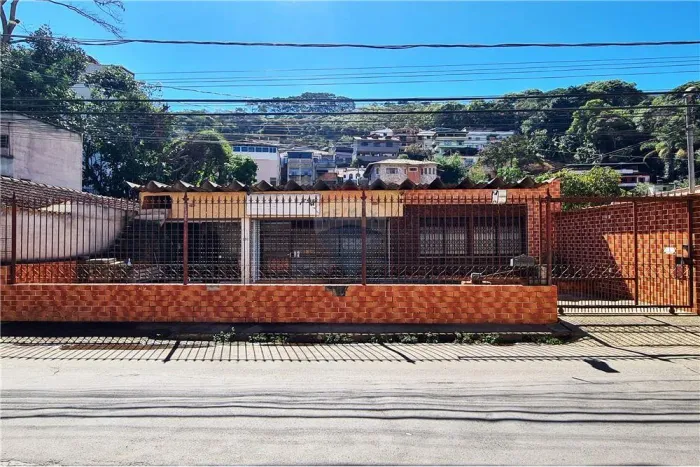 VENDA - Casa com Terreno de 755 metros quadrados - Borboleta - Juiz de Fora/MG