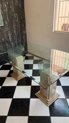 Mesa de vidro com 6 lugares