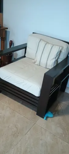 Sofá lindo madeira 