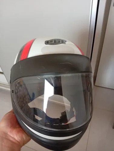Capacete semi novo