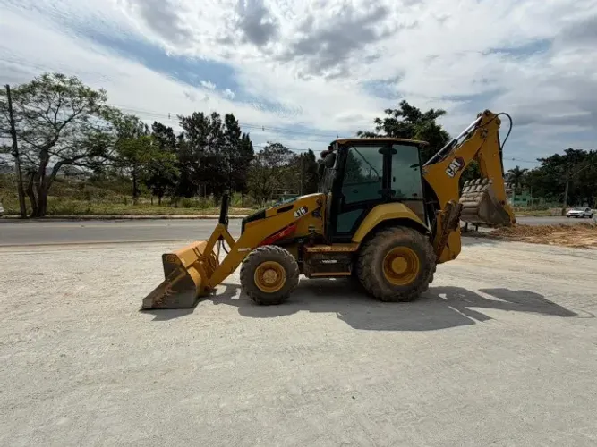 RETROESCAVADEIRA CATERPILLAR 416 2023 4X4