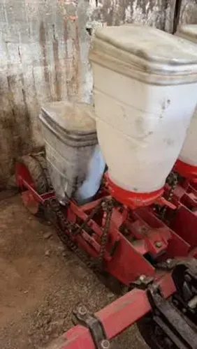 Vendo 1 linha da plantadeira Jumil 2090
