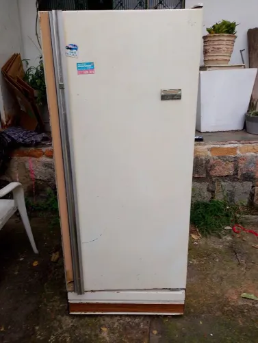 Geladeira branca 90