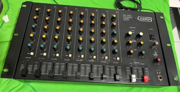Mesa de som 8 canais chorus mx-800 - com função mute, apenas $ 180,00