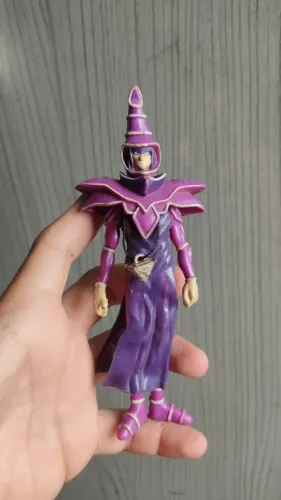 Boneco yugioh mago negro bootleg