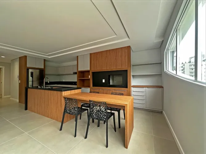 Apartamento semimobiliado para aluguel com 3 quartos e garagem, no Centro em Bento Gonçalv