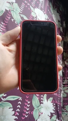 iPhone XR preto 64 GB 