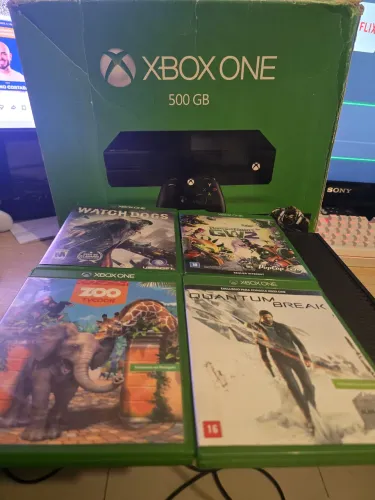 Xbox one fat 500gb 4 jogos sem controle.