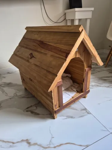 Casinha de madeira - Gatos e cães pequenos