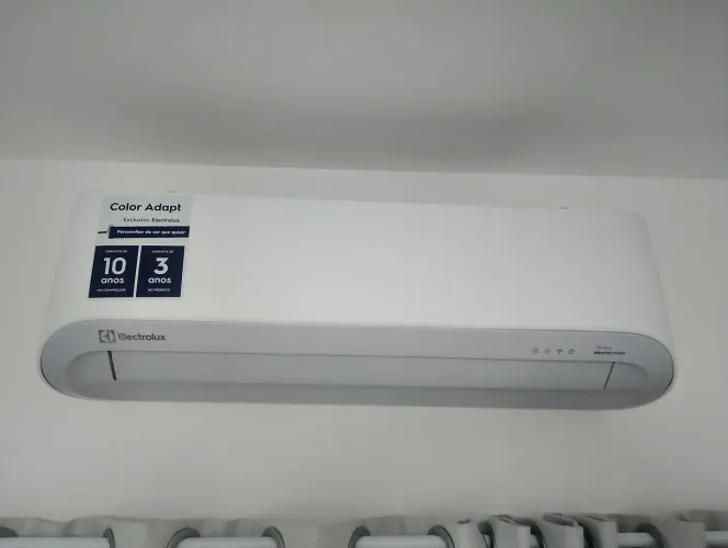 Vendo Ar condicionado semi-novo inverter Eletrolux de 12.000 BTUs. Aínda na garantia