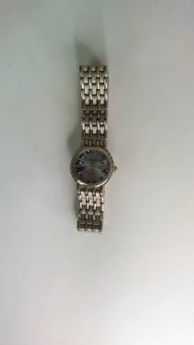 relógio Guess quartz vintage fundo pintado a mão