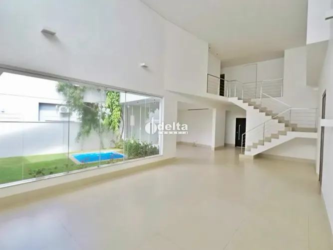 Casa com 5 quartos sendo suíte disponível para locação e venda no bairro Nova Uberlândia e
