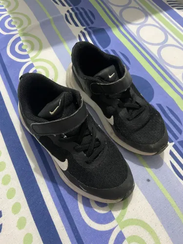 Tênis Nike tamanho 29 infantil $25