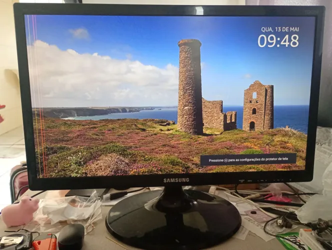 TV/Monitor Samsung FullHD 22" + Fire TV Stick 4ª geração FullHD seminovo
