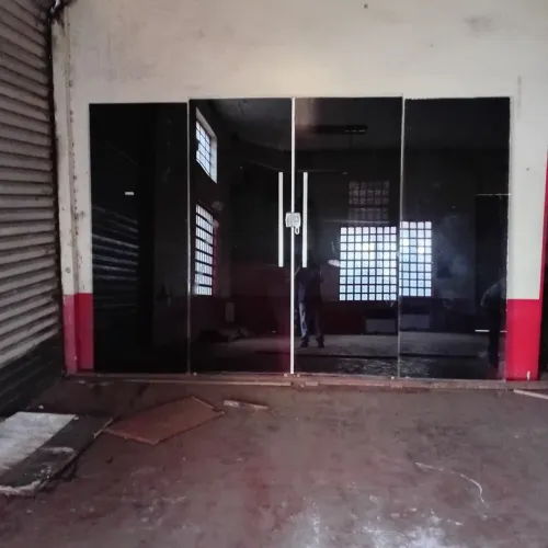 Porta comercial de vidro blindex -2,30 X 3,50