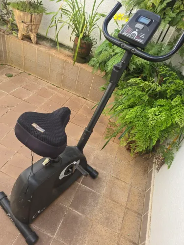 Bicicleta Ergométrica Caloi Cicle CL 240 com acessório em cilicone em perfeito estado.