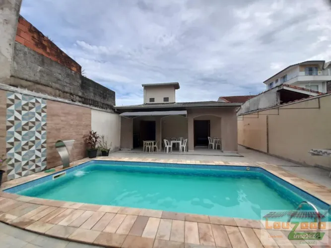 Casa para Locação em Peruíbe, Centro, 4 dormitórios, 2 suítes, 1 banheiro, 6 vagas