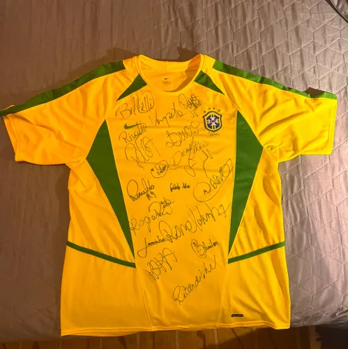 Vendo Camisa autografada pela seleção do penta 2002