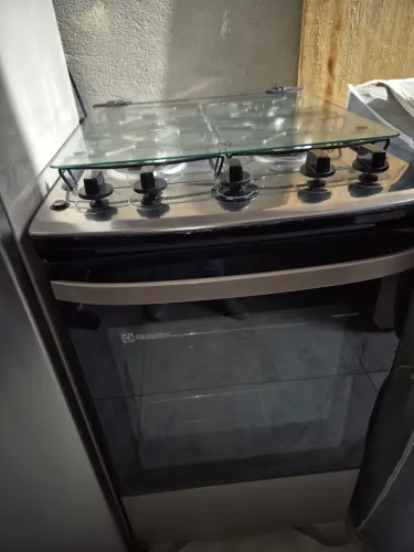 Vende-se fogão 4 bocas novo. Eletrolux. Valor 1.200,00
