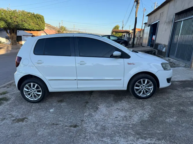 Volkswagen Fox Rock IN RIO 1.6 MI Total Flex 8V 5P 2014
