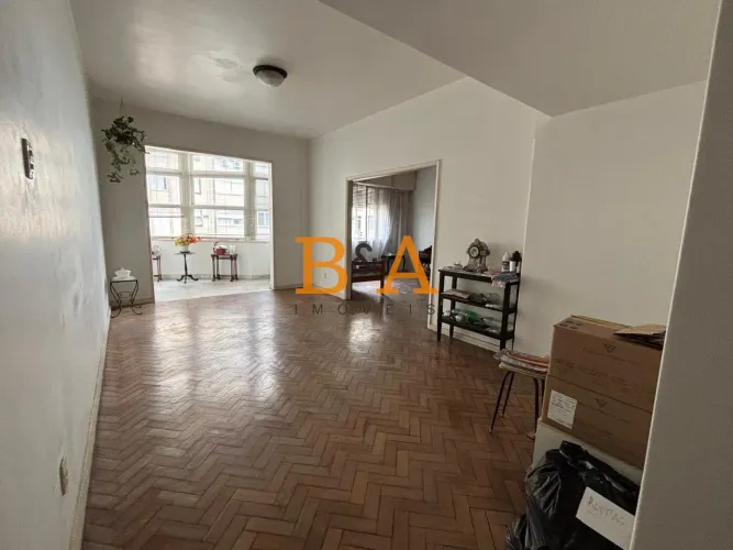 Amplo Apartamento de 168m² com 4 Quartos e Vaga em Copacabana