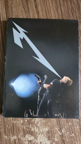 DVD duplo Metallica - Quebec Magnetic