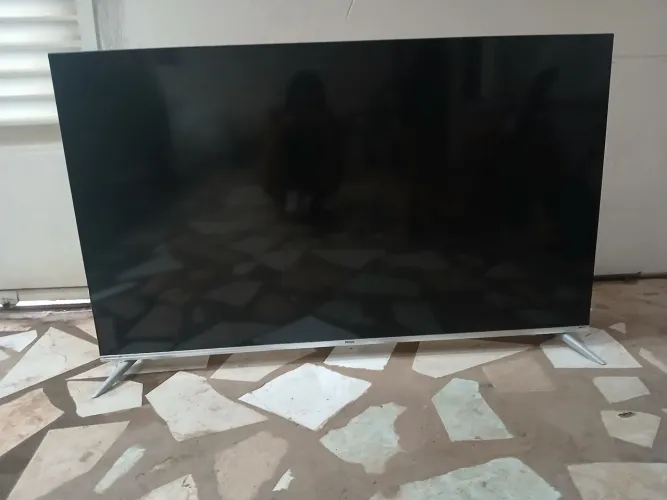 Vendo Tv usada somente para aproveitar as peças.tela queimada 58 polegadas 