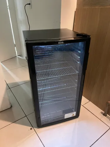 2025 Refrigerador Expositor Vertical EOS 100 Litros Eco Gelo All Black EEV110P 220V