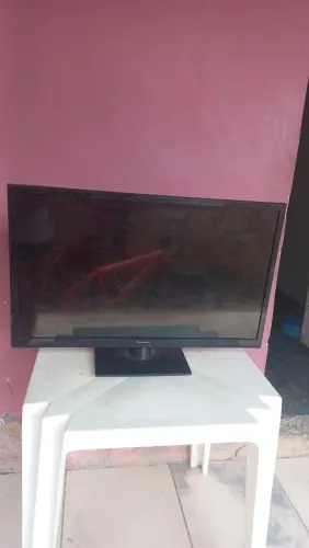 Vende-se uma TV 32 polegadas Panasonic, Não é smart