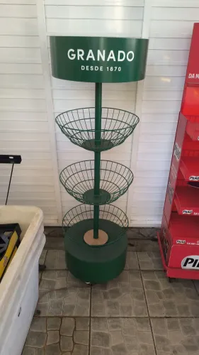 Vendo expositor redondo por R$150. Retirada em Realengo