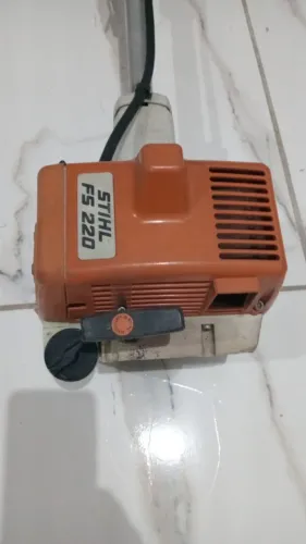 Roçadeira STIHL FS 220 - Profissional e Potente