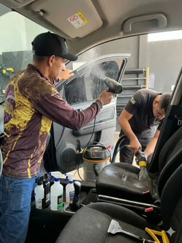 Wesley Insulfilm limpeza higienização de estofados 