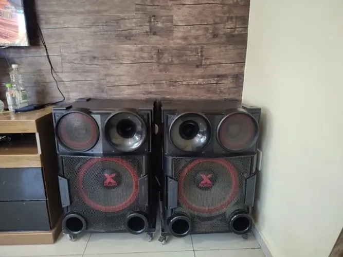 Caixa de som X BOOM (LG)