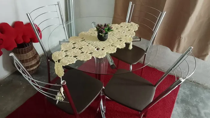 Mesa de vidro com 4 cadeiras