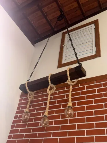 Luminária Pendente Caibro De Madeira de Demolição - 3 lâmpadas