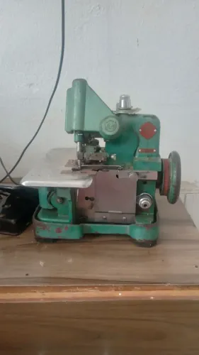 Máquina overloque semi industrial / valor negociável 