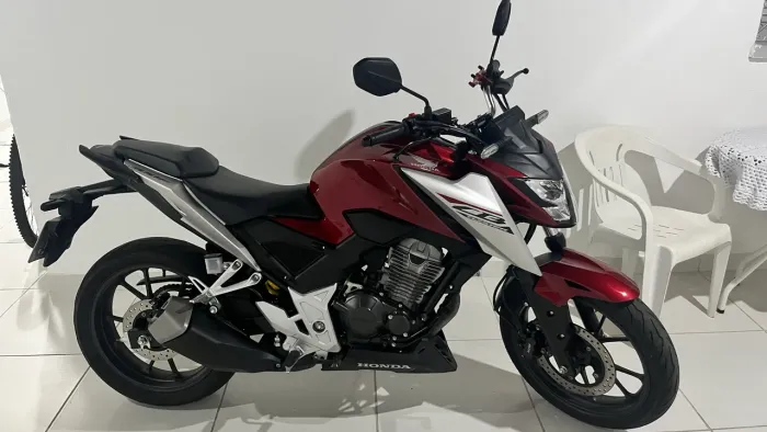 Vendo Moto único dono 8 meses de usada