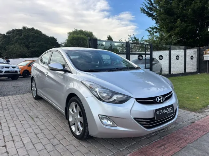 Hyundai Elantra GLS 1.8 16V Aut. 2012