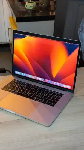 MacBook Pro 2017 | 16GB Ram | Intel Core i7 | 500GB SSD | 15.4 Pol | Silver - Com garantia