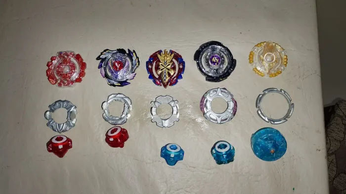 5 Beyblades Burst (sem lançador)