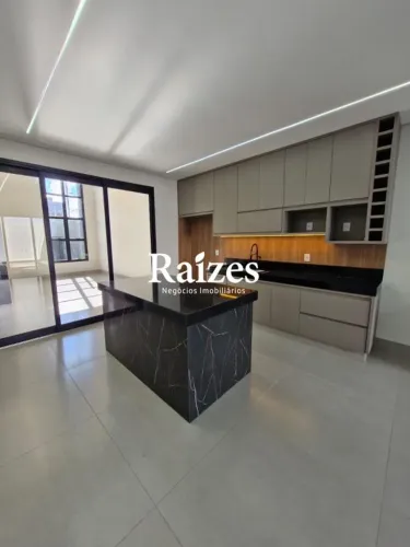 Casa à venda com piscina, varanda gourmet e 2 suítes no Aclimação  Uberlândia