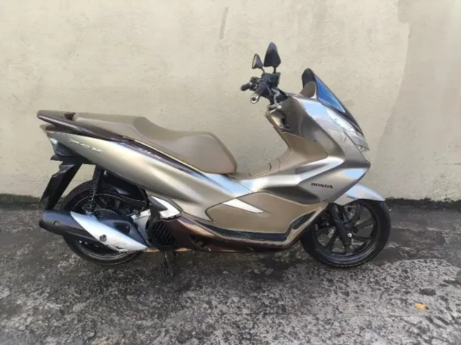 PCX 150 DLX   2022