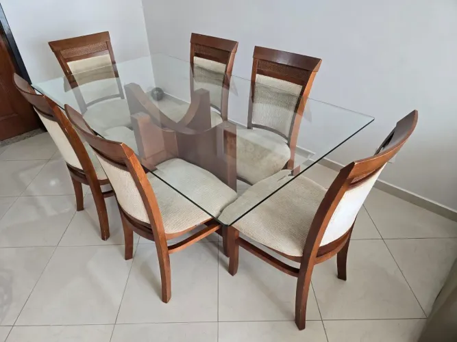 Sala de Jantar - Madeira Maciça + Vidro 10mm (6 cadeiras) - R$ 1.800,00